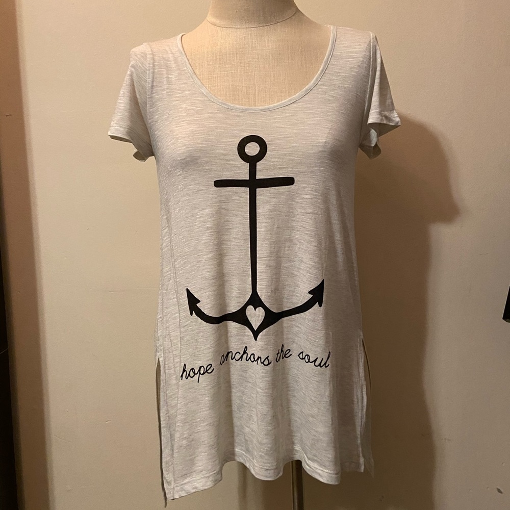 NWT Maurices Graphic T - Shirt - Picture 1 of 11